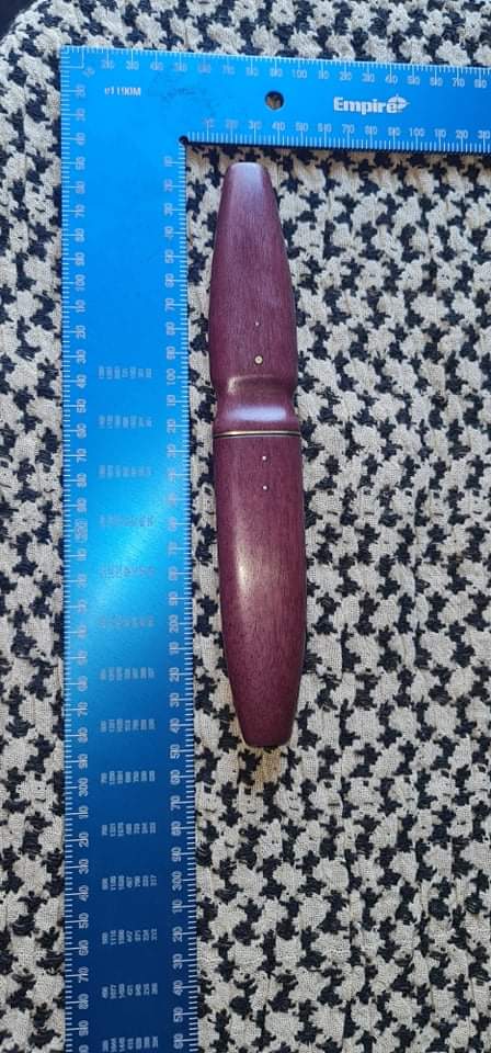 Sgain dubh (or black knife) was a smaller Knife with a single edge (with approximately 3inch blade length). Used for utility tasks or possible sticking into a enemy when all else failed. Traditional worn in the dominant hand in the kilt hose with only the